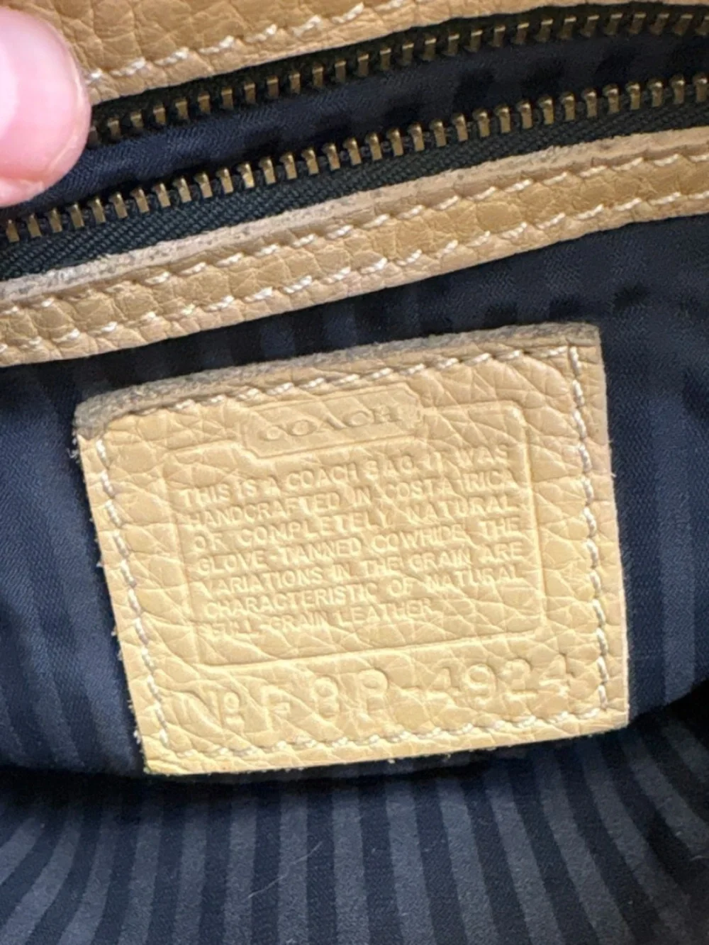 Coach vintage Sonoma pocket zip #4924 1998 Costa Rica tan beige color
